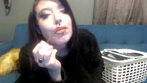 pleasantdinosaurus7537 online show from 18, 11, 2025