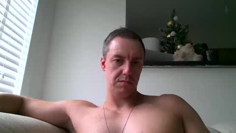 Snapshot of ploki2000 chatting on 21, 12, 2025 Kevin online show from 21, 12, 2025