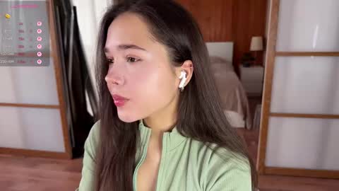 Snapshot of plumybun chatting on 22, 9, 2025 Acey online show from 22, 9, 2025