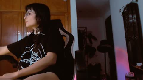 Snapshot of poeeticaa_ chatting on 1, 2, 2025 IG ipoetica online show from 1, 2, 2025