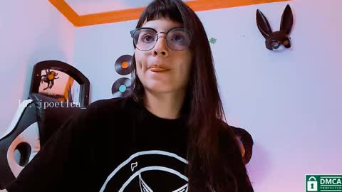 Snapshot of poeeticaa_ chatting on 25, 11, 2025 IG ipoetica online show from 25, 11, 2025