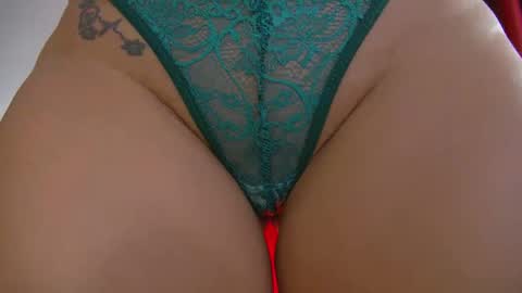 Snapshot of poison_milf_ chatting on 13, 11, 2025 poison_milf_ online show from 13, 11, 2025