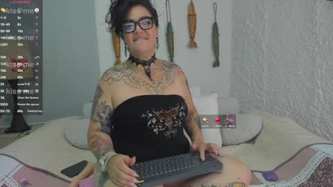 Snapshot of poisson_ivy_ chatting on 23, 1, 2025 poisson_ivy_ online show from 23, 1, 2025