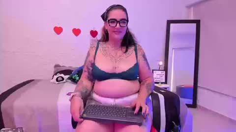 Snapshot of poisson_ivy_ chatting on 10, 9, 2025 poisson_ivy_ online show from 10, 9, 2025