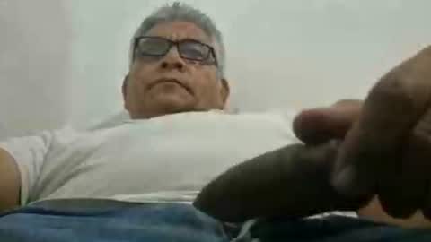 Snapshot of poli475 chatting on 10, 11, 2025 poli online show from 10, 11, 2025