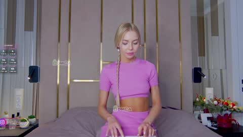 Snapshot of poliina chatting on 23, 12, 2024 Polina online show from 23, 12, 2024