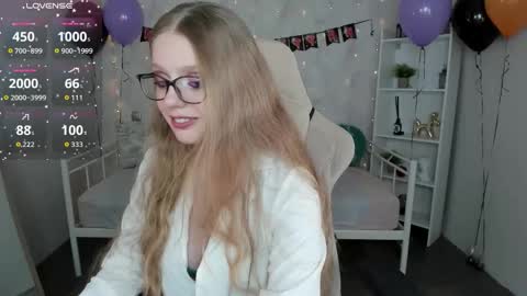 Snapshot of polly___cutie chatting on 4, 11, 2025 Polly online show from 4, 11, 2025