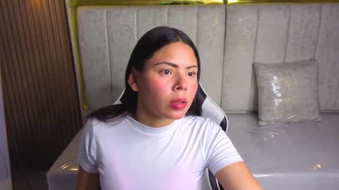 Snapshot of polly_tx chatting on 26, 11, 2025 Online 2200 to 600 online show from 26, 11, 2025