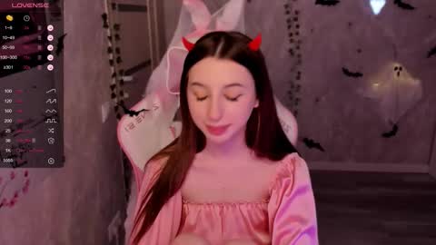 Snapshot of pollyhill1 chatting on 13, 10, 2025 online show from 13, 10, 2025