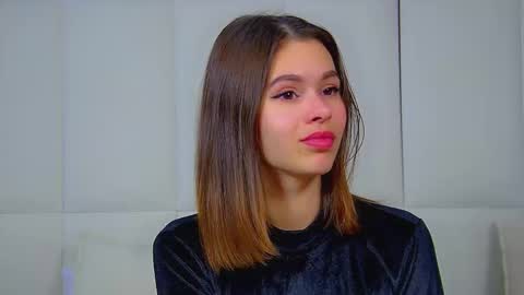 Polly online show from 6, 10, 2025