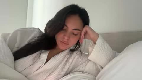 Snapshot of pollyyypocket chatting on 14, 12, 2025 Polly Pocket online show from 14, 12, 2025