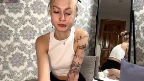Snapshot of porshes chatting on 9, 9, 2025 HERES SILVIA AND OlIVIA WELCOME EVERYONE LOVENSE DOMI REACT TO YOUR TIPS LETS MAKE A GREAT SHOW TOGETHER online show from 9, 9, 2025