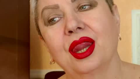 Snapshot of posh_lady chatting on 12, 5, 2026 LADY POSH online show from 12, 5, 2026