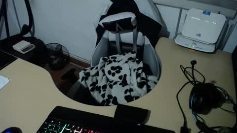 Snapshot of powerfulzeus2 chatting on 17, 9, 2025 powerfulzeus2 online show from 17, 9, 2025