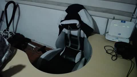 Snapshot of powerfulzeus2 chatting on 25, 9, 2025 powerfulzeus2 online show from 25, 9, 2025