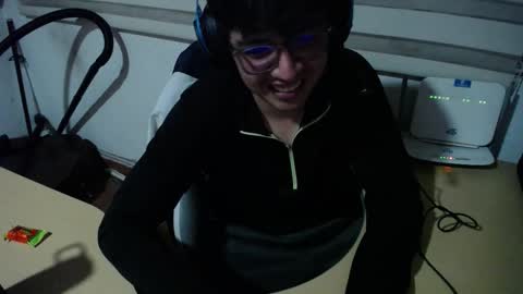 Snapshot of powerfulzeus2 chatting on 10, 10, 2025 powerfulzeus2 online show from 10, 10, 2025