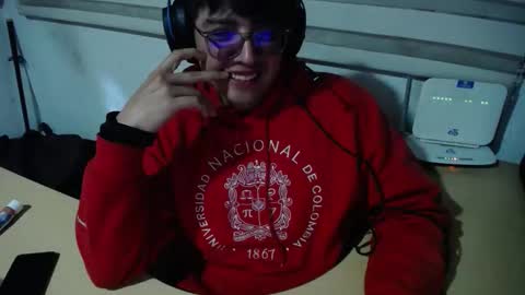 Snapshot of powerfulzeus2 chatting on 11, 10, 2025 powerfulzeus2 online show from 11, 10, 2025