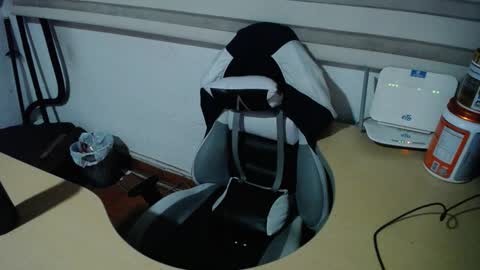 Snapshot of powerfulzeus2 chatting on 20, 10, 2025 powerfulzeus2 online show from 20, 10, 2025