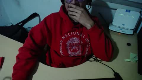 Snapshot of powerfulzeus2 chatting on 5, 11, 2025 powerfulzeus2 online show from 5, 11, 2025