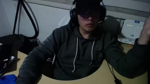 Snapshot of powerfulzeus2 chatting on 17, 11, 2025 powerfulzeus2 online show from 17, 11, 2025