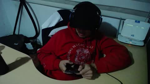 Snapshot of powerfulzeus2 chatting on 20, 11, 2025 powerfulzeus2 online show from 20, 11, 2025