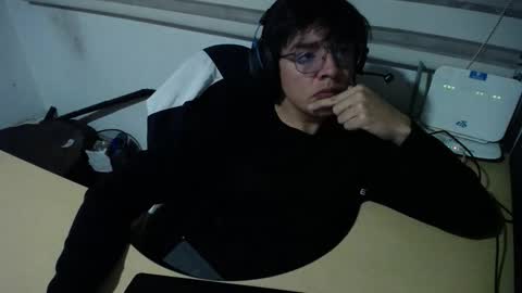 Snapshot of powerfulzeus2 chatting on 21, 11, 2025 powerfulzeus2 online show from 21, 11, 2025