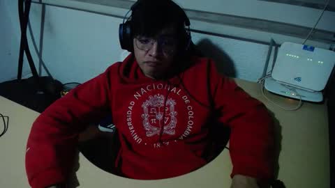 Snapshot of powerfulzeus2 chatting on 24, 11, 2025 powerfulzeus2 online show from 24, 11, 2025