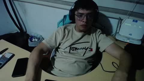 Snapshot of powerfulzeus2 chatting on 29, 11, 2025 powerfulzeus2 online show from 29, 11, 2025