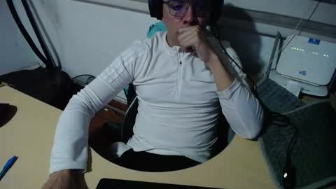 Snapshot of powerfulzeus2 chatting on 30, 11, 2025 powerfulzeus2 online show from 30, 11, 2025