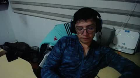 Snapshot of powerfulzeus2 chatting on 2, 12, 2025 powerfulzeus2 online show from 2, 12, 2025