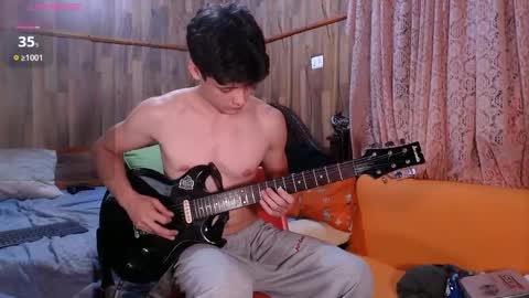 Snapshot of powertwinky chatting on 18, 12, 2024 chris independent online show from 18, 12, 2024