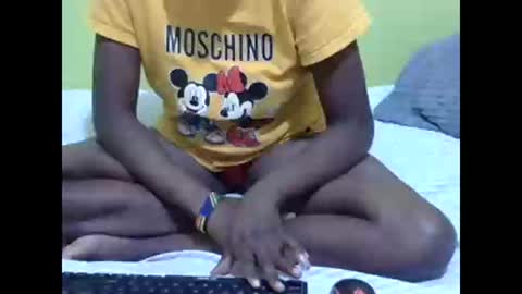 Snapshot of precious_nesh chatting on 25, 2, 2025 precious_nesh online show from 25, 2, 2025