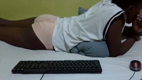 Snapshot of precious_nesh chatting on 24, 11, 2025 precious_nesh online show from 24, 11, 2025