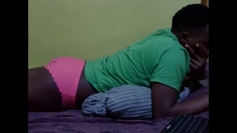 Snapshot of precious_nesh chatting on 16, 12, 2025 precious_nesh online show from 16, 12, 2025