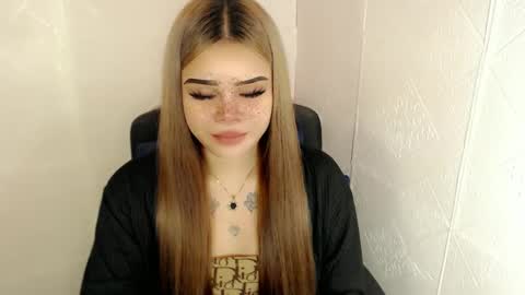 Snapshot of preciousangel69xxx chatting on 8, 3, 2025 MAXXINE online show from 8, 3, 2025