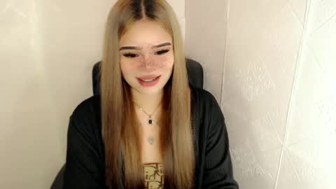 Snapshot of preciousangel69xxx chatting on 11, 3, 2025 MAXXINE online show from 11, 3, 2025