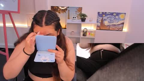 Snapshot of press_anykey chatting on 21, 10, 2025 Camila online show from 21, 10, 2025