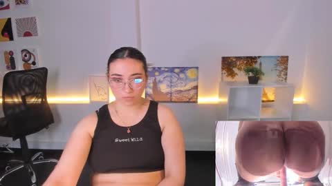 Snapshot of press_anykey chatting on 27, 11, 2025 Camila online show from 27, 11, 2025