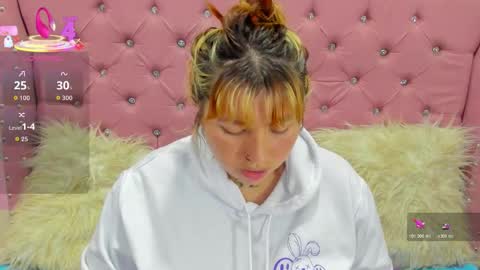 Snapshot of pretti__violet_ chatting on 28, 10, 2025 Pretti Violet online show from 28, 10, 2025