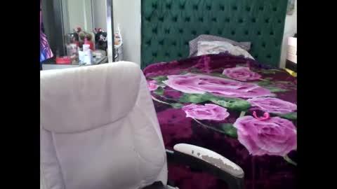Snapshot of pretty69queen chatting on 15, 10, 2025 Yasmine pretty online show from 15, 10, 2025