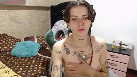 Snapshot of pretty_cristal22 chatting on 10, 12, 2024 pretty_cristal22 online show from 10, 12, 2024