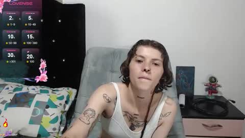 Snapshot of pretty_cristal22 chatting on 19, 10, 2025 pretty_cristal22 online show from 19, 10, 2025