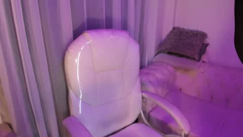 pretty online show from 7, 2, 2026