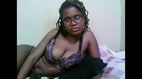 Snapshot of pretty_mellan chatting on 5, 3, 2025 pretty_mellan online show from 5, 3, 2025