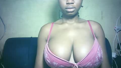 Snapshot of pretty_milan chatting on 16, 12, 2025 pretty_milan online show from 16, 12, 2025