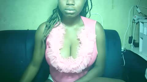 Snapshot of pretty_milan chatting on 19, 12, 2025 pretty_milan online show from 19, 12, 2025