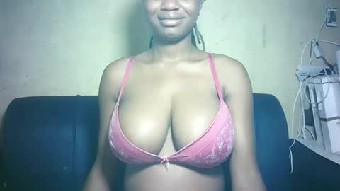 Snapshot of pretty_milan chatting on 19, 12, 2025 pretty_milan online show from 19, 12, 2025