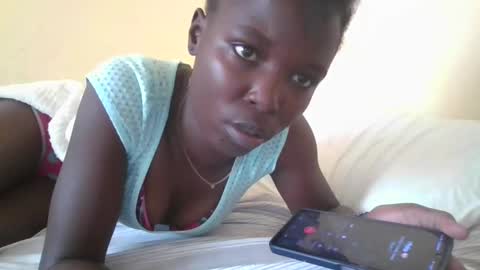 Snapshot of pretty_petite_ebony chatting on 8, 1, 2025 pretty_petite_ebony online show from 8, 1, 2025