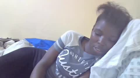 Snapshot of pretty_petite_ebony chatting on 10, 1, 2025 pretty_petite_ebony online show from 10, 1, 2025