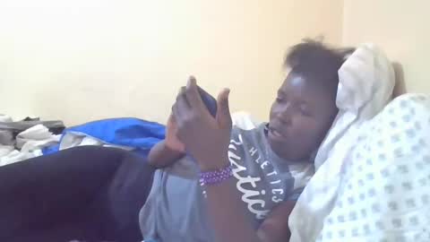 Snapshot of pretty_petite_ebony chatting on 11, 1, 2025 pretty_petite_ebony online show from 11, 1, 2025